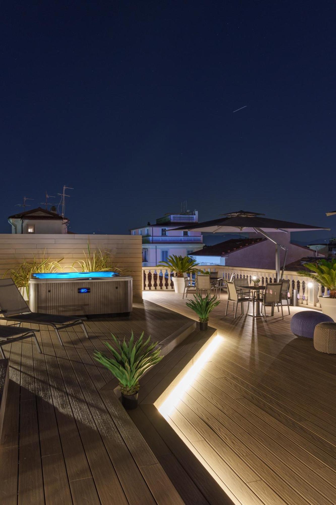 VI Suites Viareggio Exterior foto